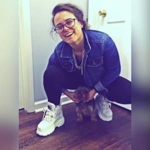 Meet your Posher, Caitlyn ann